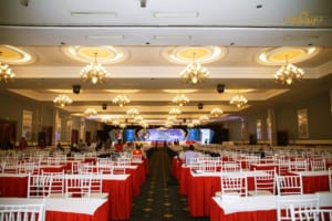 thue ban ghe tiffany 3